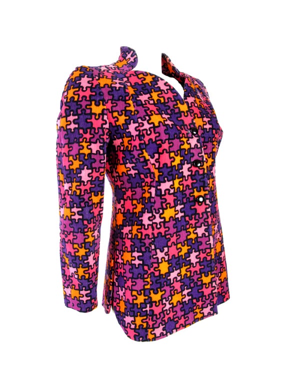 Thierry Mugler puzzle blazer with side slits. Pinks, purple and orange color. Corduroy fabric. Condition: Excellent .

Size 6
