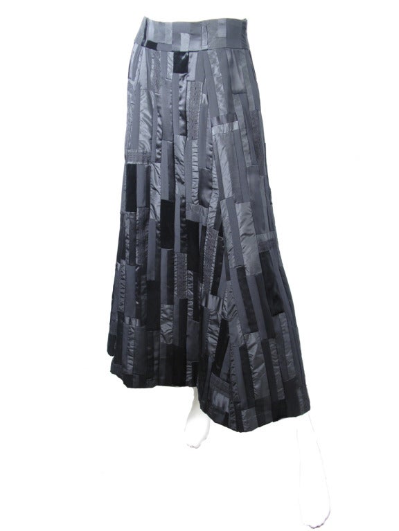 Oscar de la Renta silk patchwork peasant skirt. 

Condition: Excellent, looks never worn.

Size 4 - 6

www.archivevintage.com