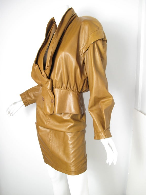 Amazing Thierry Mugler brown soft leather suit. 
Jacket: 40