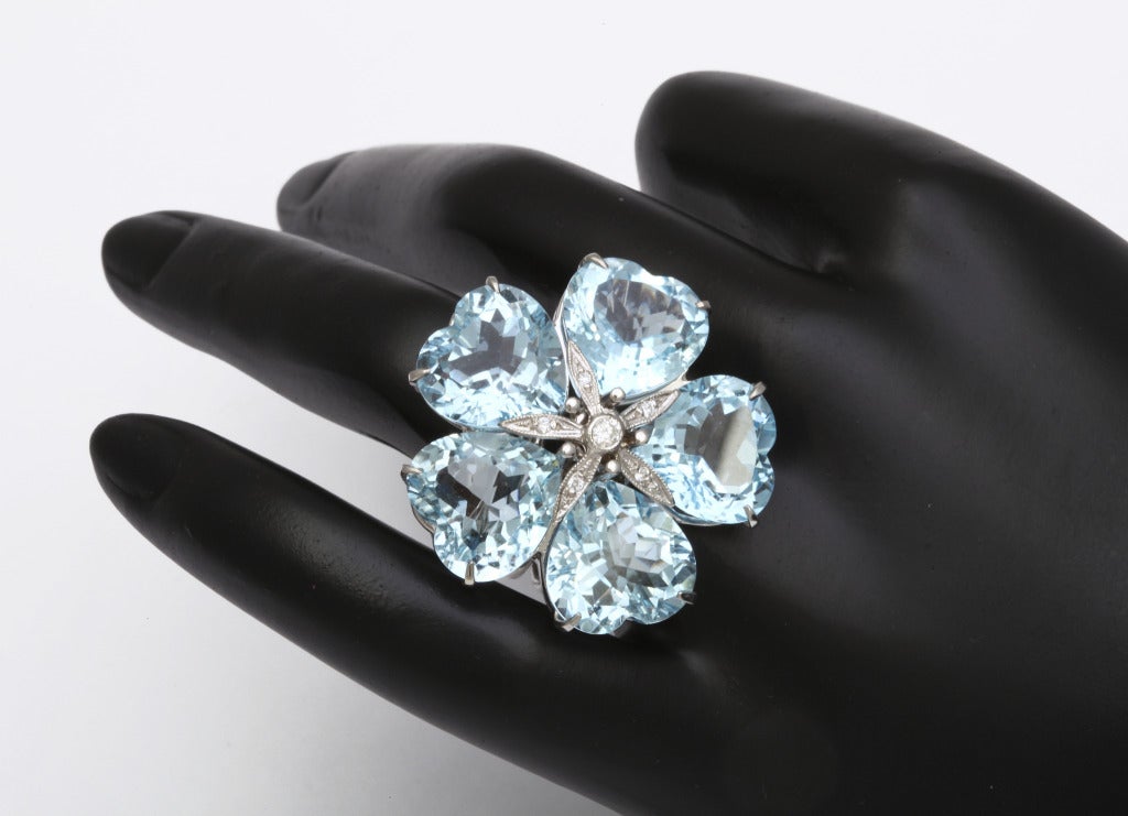 Michael Kanners Hellblauer Topas-Blumenring (Zeitgenössisch)