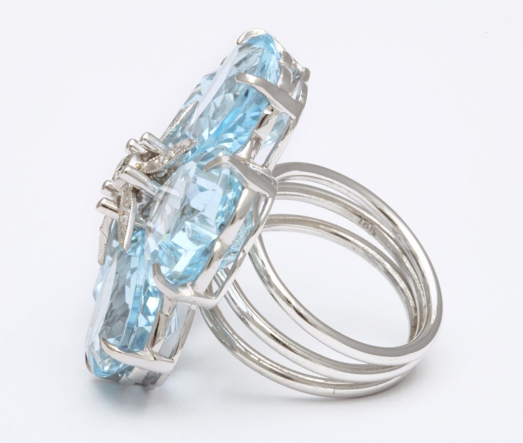 Michael Kanners Hellblauer Topas-Blumenring Damen