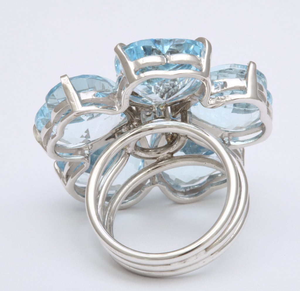 Michael Kanners Hellblauer Topas-Blumenring 1