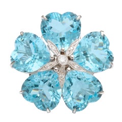 Anello con fiore di topazio blu brillante di Michael Kanners