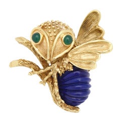 Anstecknadel aus Perlen, Lapislazuli und Chrysopras mit Bienenmotiv von Erwin