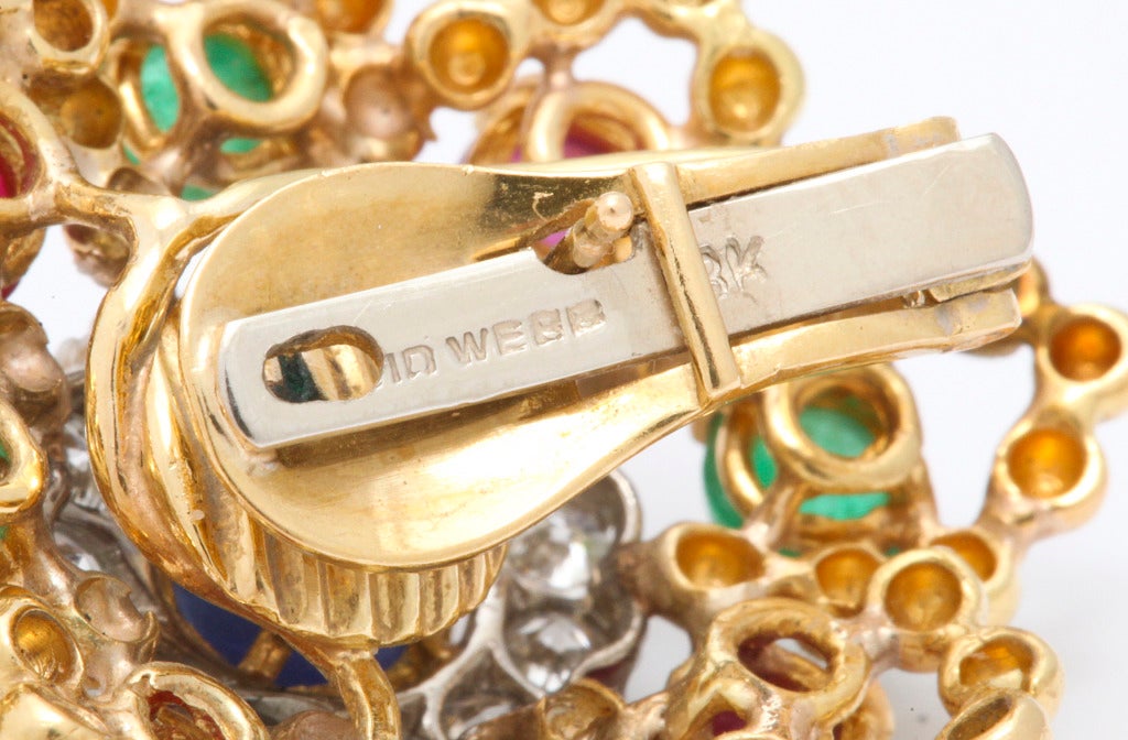 David Webb Ohrclips mit Rubin, Smaragd, Saphir und Diamant Damen im Angebot