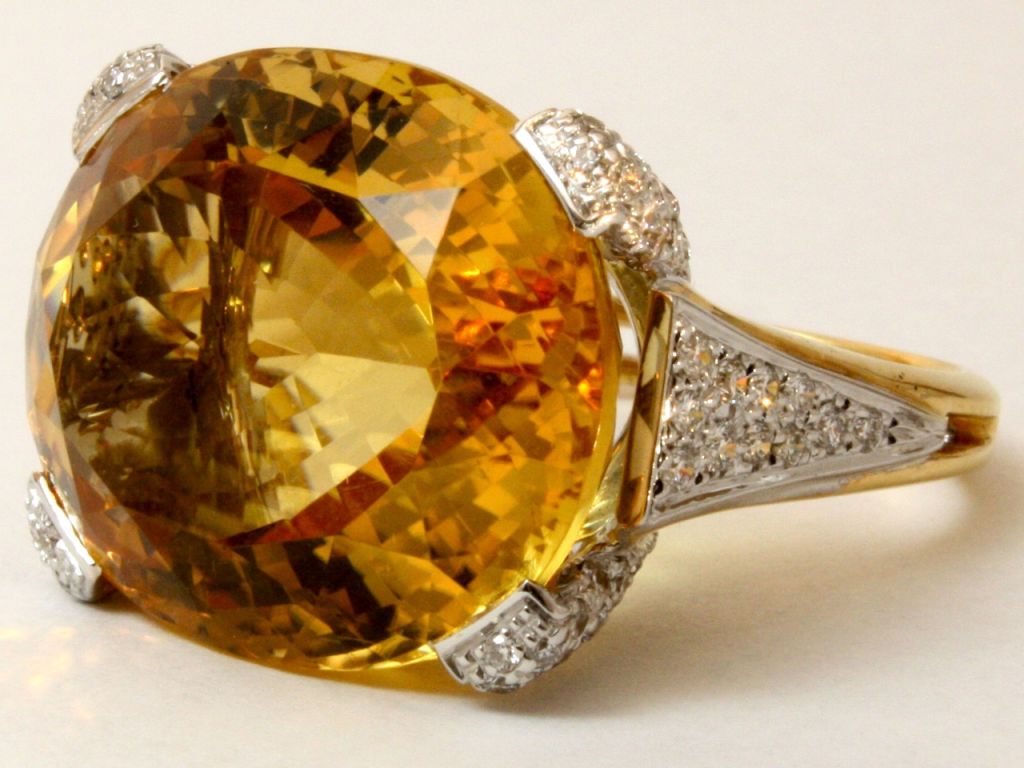Vibrant Citrine and Diamond Ring In Excellent Condition In Bal Harbour, FL