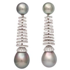 de GRISOGONO Hanging Pearl & Diamond Earclips