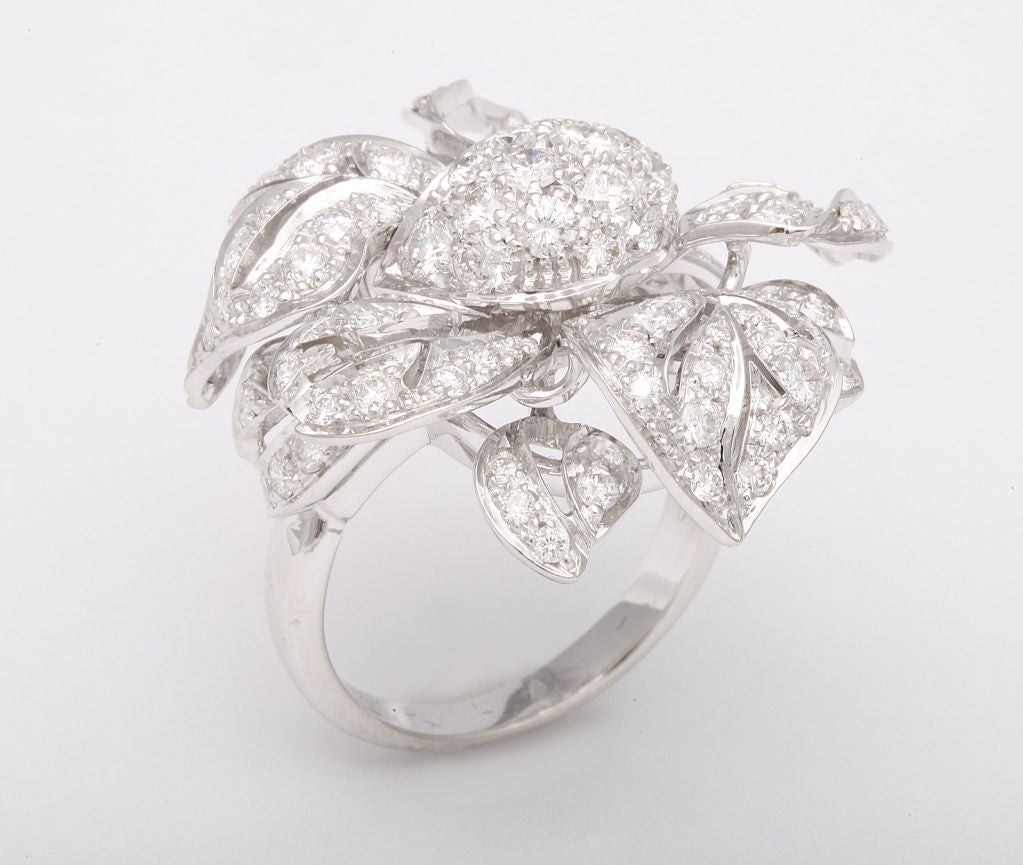 Diamond Flower Ring In New Condition In Bal Harbour, FL