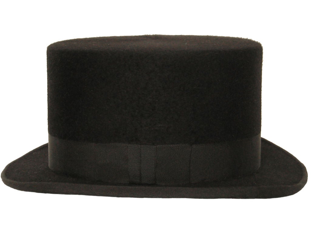 Flawless beaver top hat in a rare size - 7 5/8. Dating based upon size label, maker unknown. Some foxing to fabric backing of hard side of top of crown as pictured.<br />
<br />
Measurements: size 7 5/8, brim 2