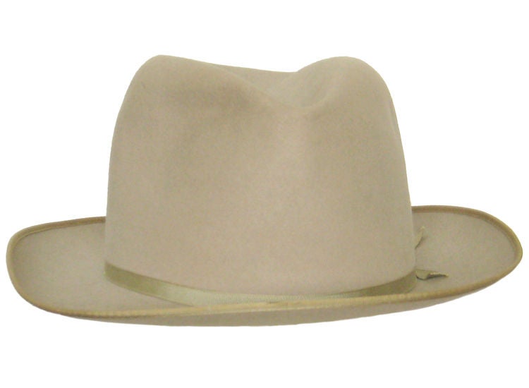 One of Stetson's most beloved hats - so popular and timeless that the brand has now revived it. Light as a feather - or a Stratoliner (one of the reasons for its great appeal). Comes to you all the way from the dead-center of Nebraska (of course).