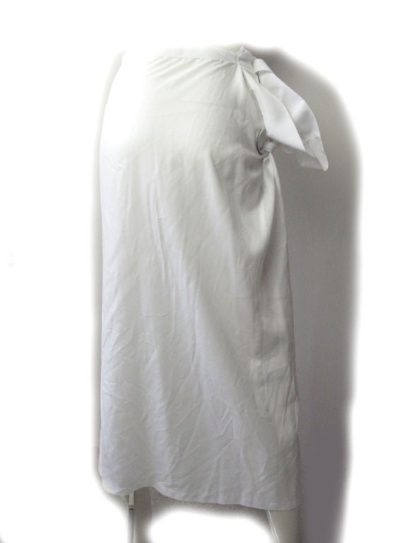Yohji Yamamoto white Cupro long skirt with metal ring. <br />
<br />
Condition:Excellent. <br />
<br />
36
