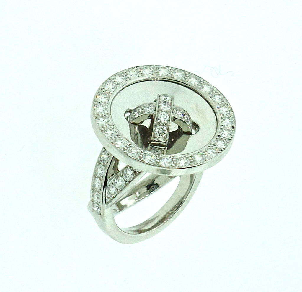 A VAN CLEEF AND ARPELS Button Ring