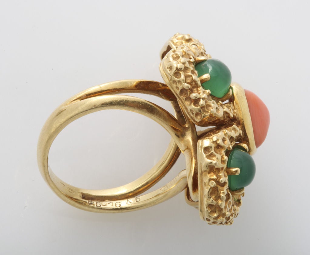 Women's VAN CLEEF & ARPELS PARIS Coral Chrysoprase Gold Ring For Sale