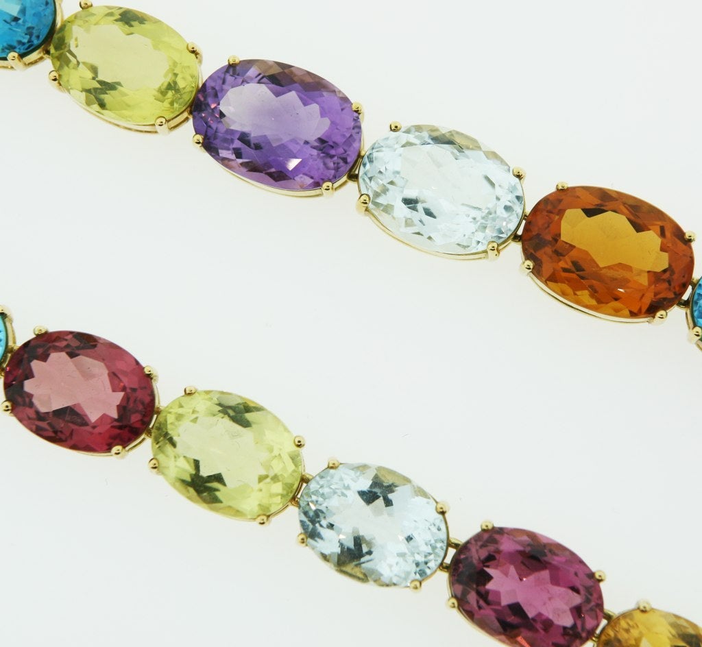 Collier de pierres précieuses
