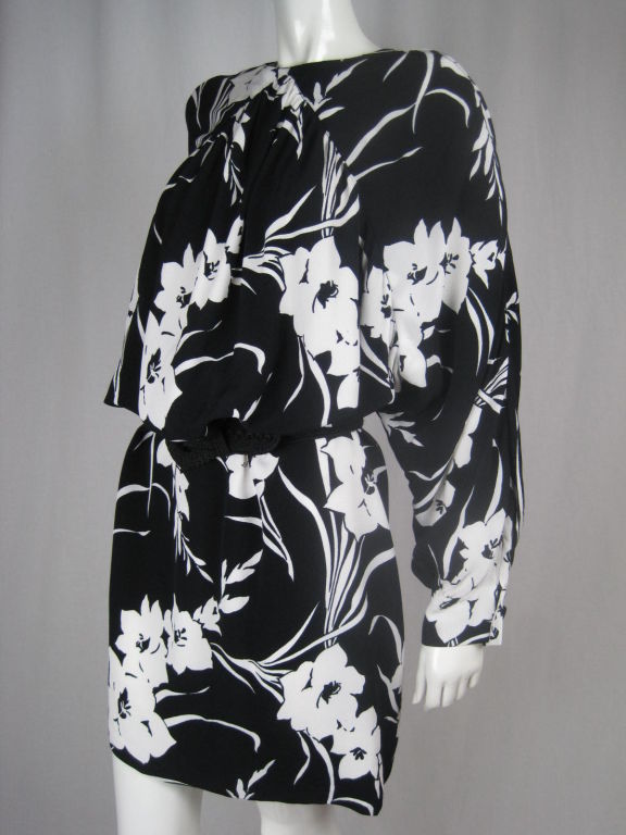 1980's Graphic Floral Dress or Coat For Sale 3