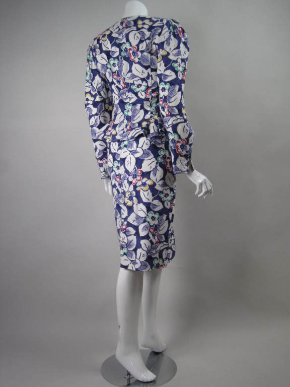 Ungaro Blue Linen Cocktail Suit In Excellent Condition For Sale In Los Angeles, CA