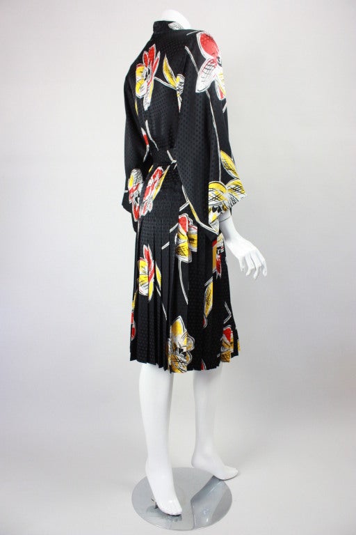 Michael Novarese Asian-Inspired Ensemble In Excellent Condition For Sale In Los Angeles, CA