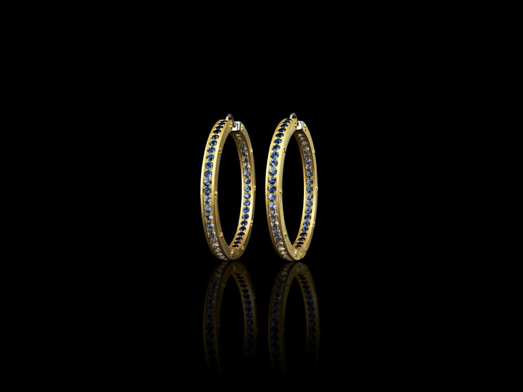 Orecchini Cerchi: Zaffiri - Hoop Earrings, 18k yellow gold, deep blue sapphires fade to a soft pale blue