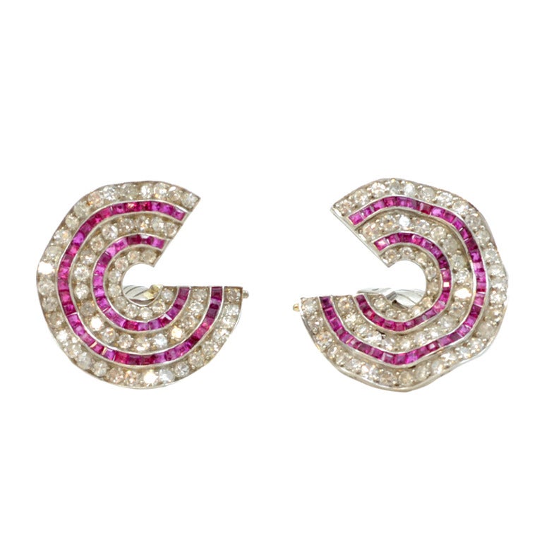 Art Deco Swirl Earrings For Sale