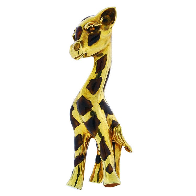 Whimsical Enamel Gold Giraffe Brooch In Excellent Condition In Los Angeles, CA