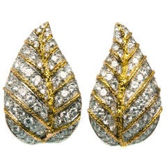 VAN CLEEF & ARPELS  Diamond Gold Earrings