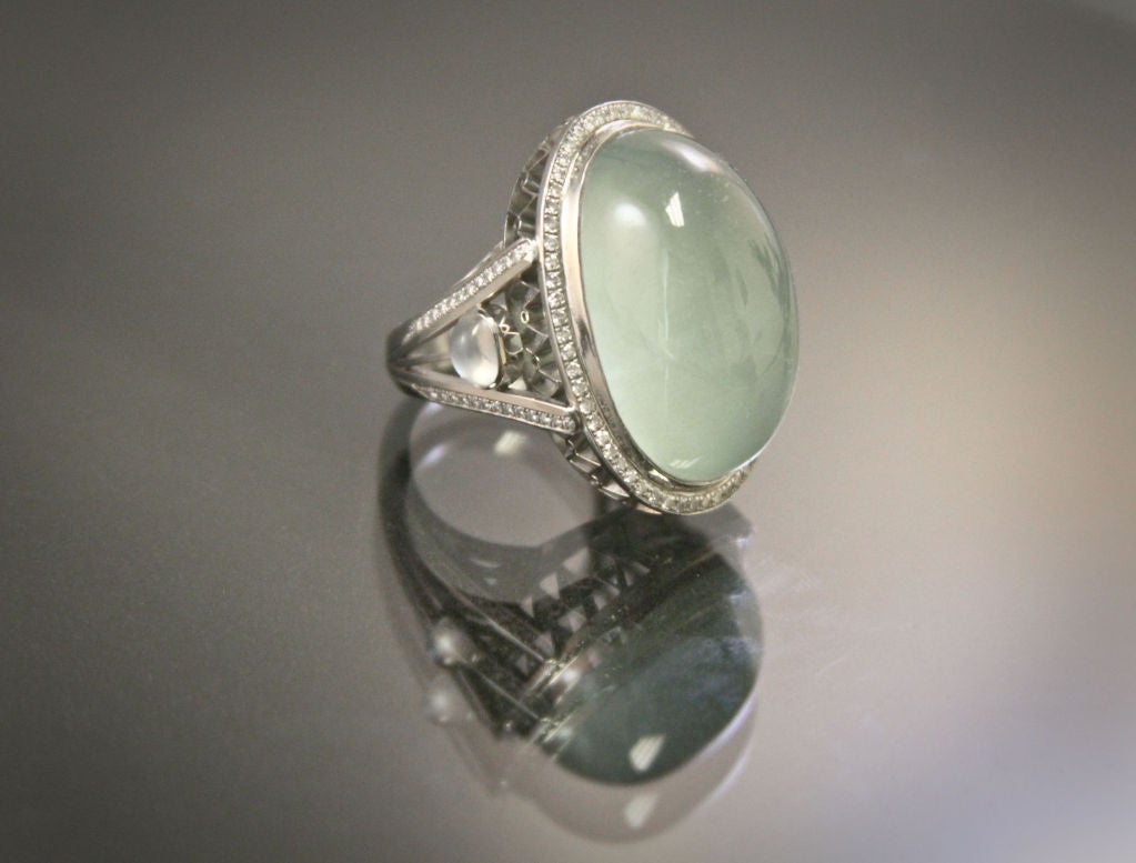 This Aquamarine weighs approximately 40carats and when held under sunlight exhibits a phenomenon known as a 