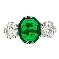 Edwardian Old Mine Natural Unenhanced Emerald Diamond Three-Stone Ring 12