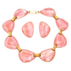 Retro Pearlized Pink Plastic Necklace
