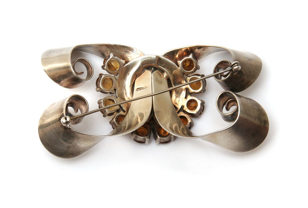 Retro Bow Pin