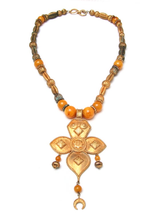 Cadoro Pendant Necklace