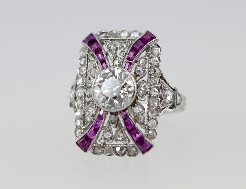 Edwardian Diamond and Ruby Platinum Ring, circa 1910 In Excellent Condition For Sale In Los Angeles, CA