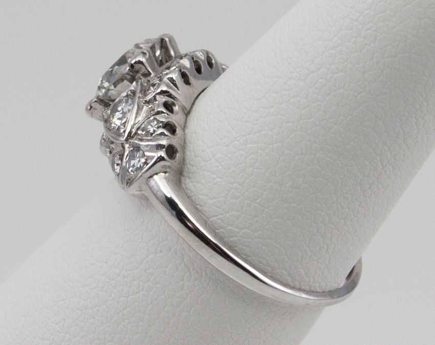 Women's 1.17 Carat Diamond Art Deco Platinum Engagement Ring, circa 1930 For Sale