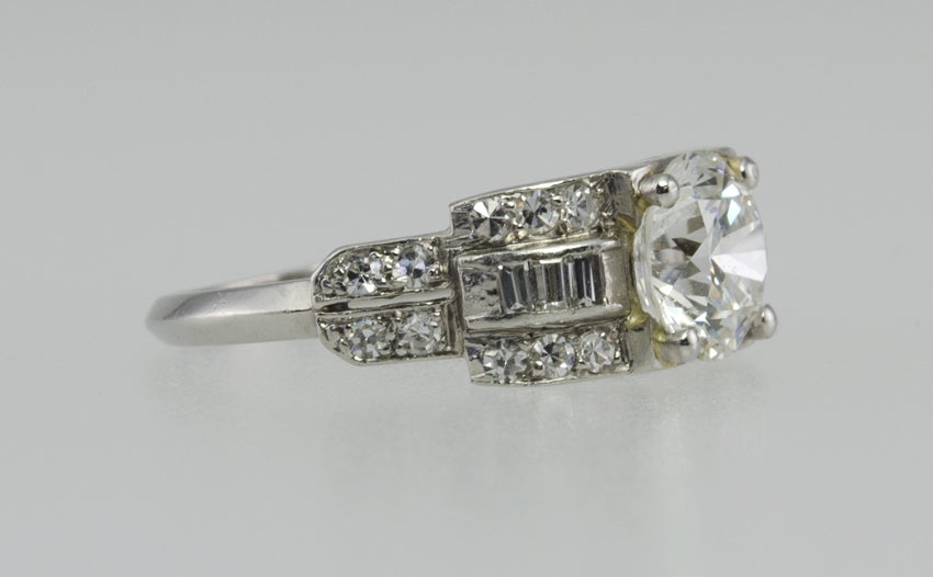 Art Deco Diamond Platinum Ring In Excellent Condition For Sale In Los Angeles, CA
