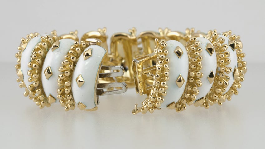 David Webb 18 Karat Yellow Gold and White Enamel Gold Bracelet, circa 1970 In Good Condition For Sale In Los Angeles, CA