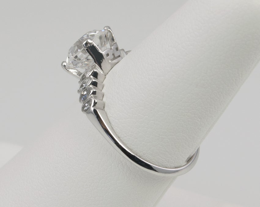 GIA Certified 2.37 Carat Old European Cut Diamond and Platinum 1930s Ring For Sale 1