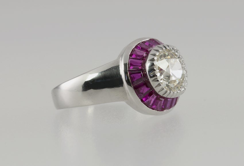 Art Deco Diamond and Ruby Cluster Platinum Ring In Excellent Condition For Sale In Los Angeles, CA