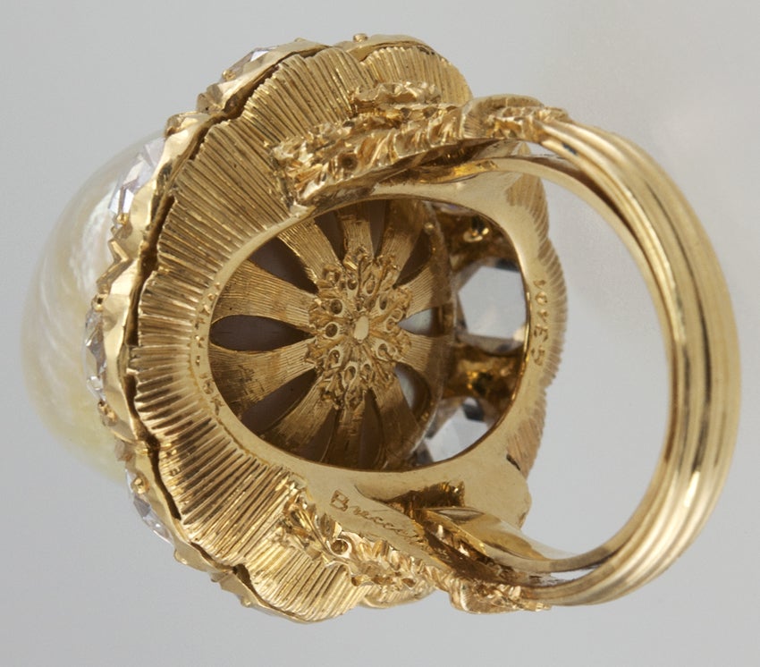 Buccellati Pearl and Rose Cut Diamond Cluster 18 Karat Yellow Gold Ring For Sale 2