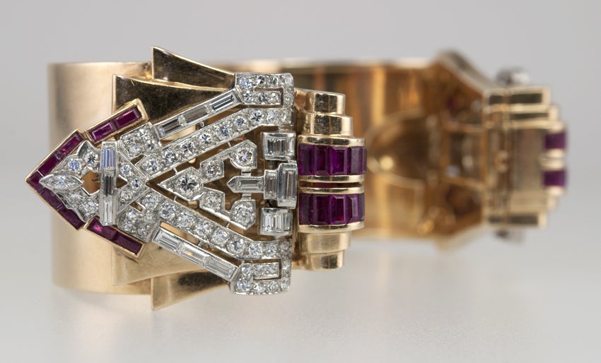 Art Deco Clips on a Retro Bangle Bracelet In Excellent Condition For Sale In Los Angeles, CA
