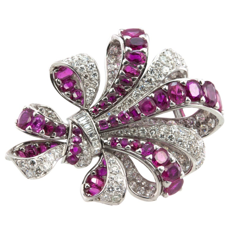 Vintage Ribbon Platinum Brooch with 10 Carat of Rubies and 8 Carat of Diamonds For Sale