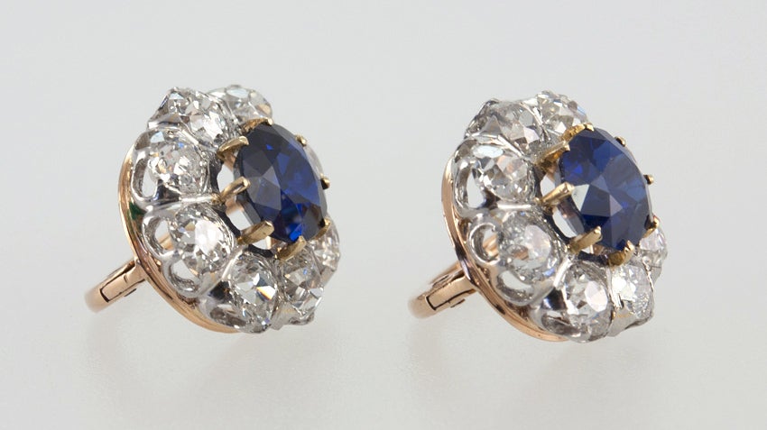 Diamond Cluster Earrings With Center Sapphire In Good Condition In Los Angeles, CA