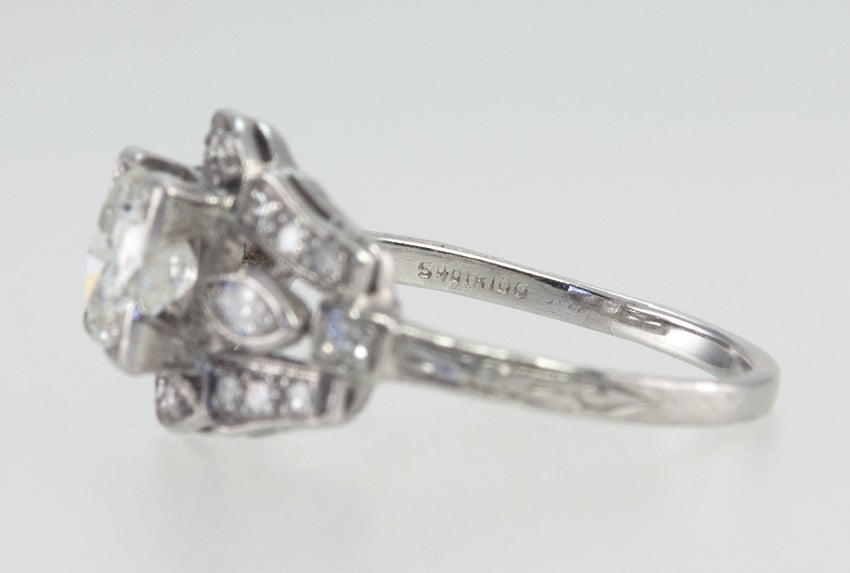 Art Deco 0.90 Carat Diamond and Platinum Engagement Ring For Sale 2