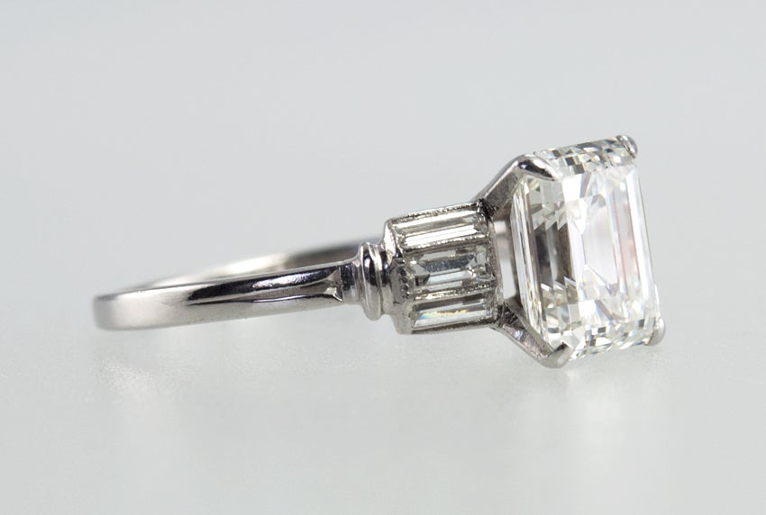 Beautiful 2.07 Carat Emerald Cut Diamond Ring In Good Condition In Los Angeles, CA