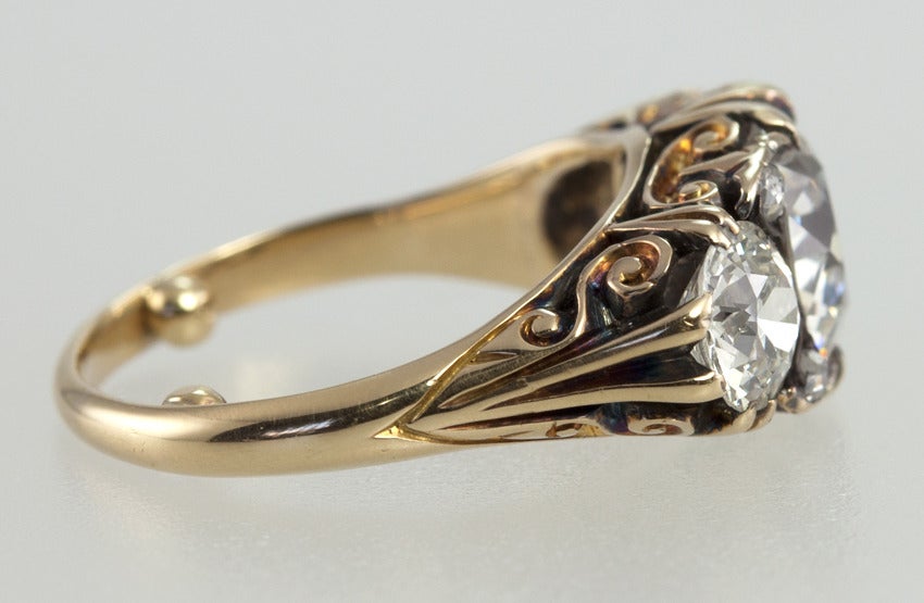 Victorian Ring With Three Old European Cut Diamonds In Good Condition In Los Angeles, CA