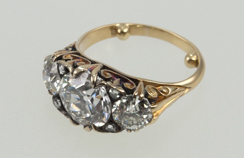 Victorian Ring With Three Old European Cut Diamonds 3