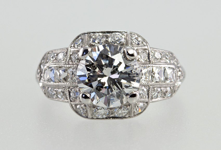 Art Deco Engagement Ring With 1.53 Carat Diamond In Excellent Condition For Sale In Los Angeles, CA