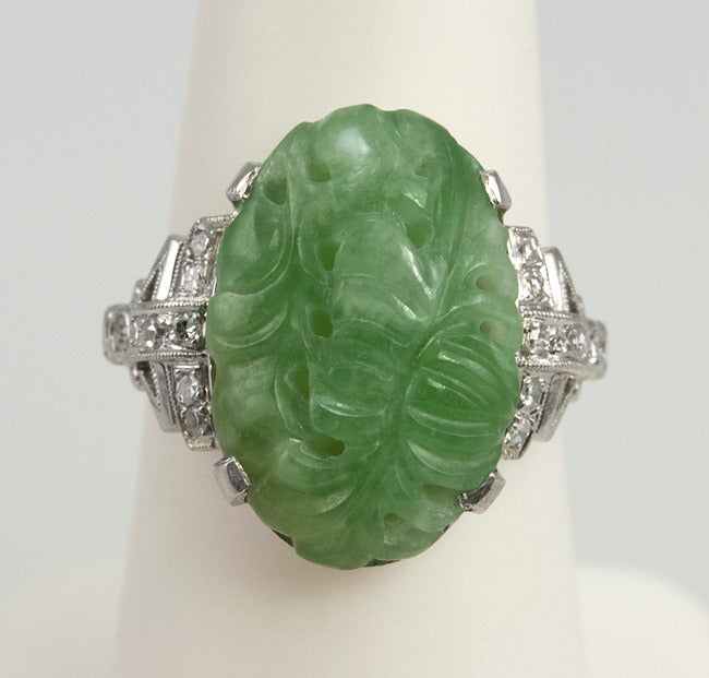 Art Deco Carved Jade Ring In Good Condition For Sale In Los Angeles, CA
