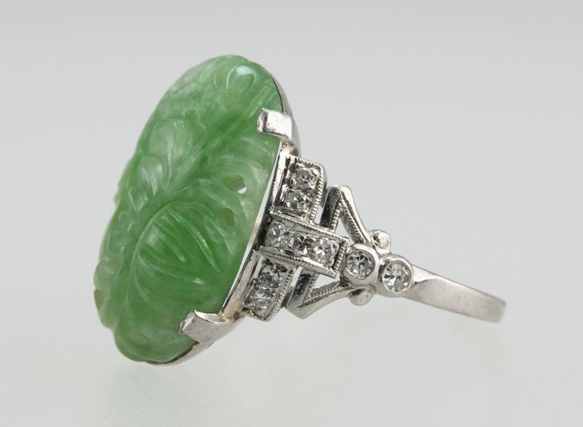 Women's Art Deco Carved Jade Ring For Sale