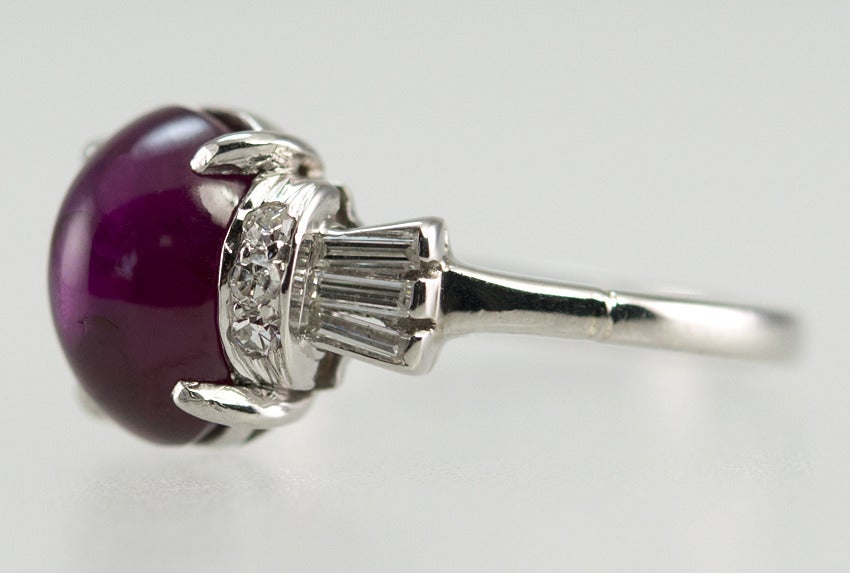 Ring mit Burma-Stern-Rubin und Diamant im Cabochon-Schliff Damen im Angebot