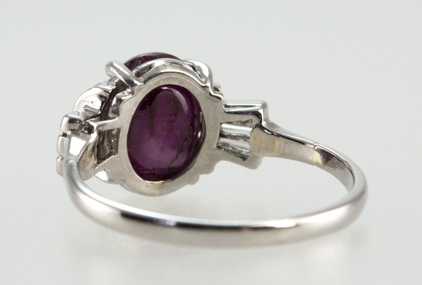 Ring mit Burma-Stern-Rubin und Diamant im Cabochon-Schliff im Angebot 2