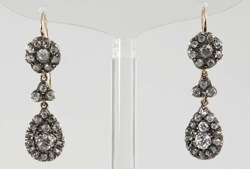 Victorian Old Cut Diamond Dangle Earrings, circa 1880s In Excellent Condition For Sale In Los Angeles, CA